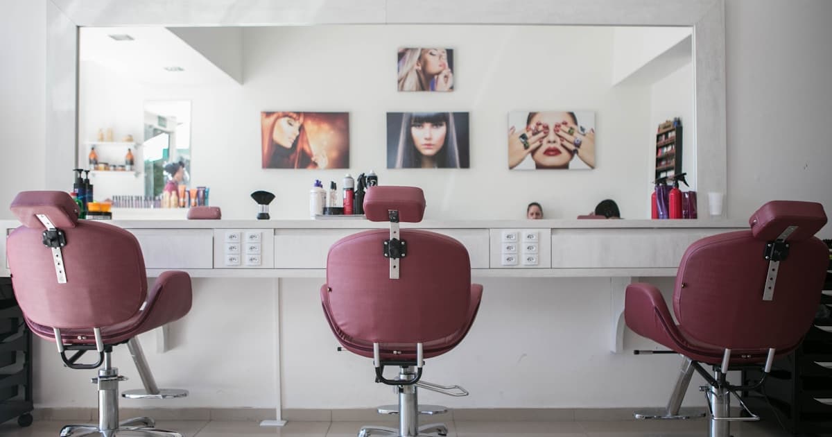 Comment fixer ses tarifs en salon de coiffure